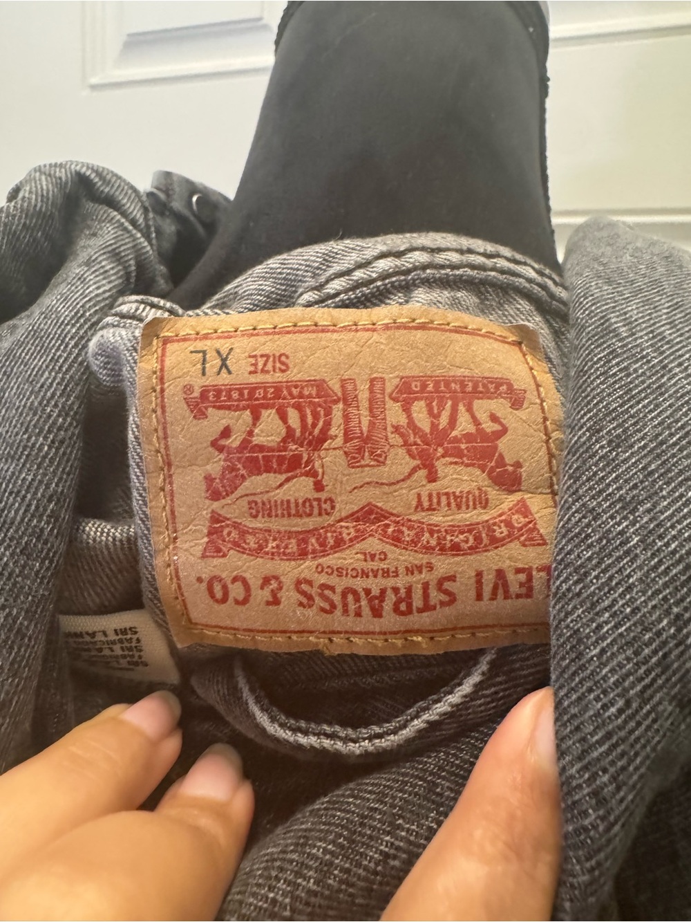 Levi's Women's Washed Black Denim Jacket - Picture 7 of 7